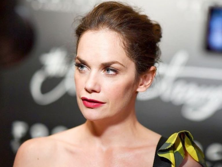 Ruth Wilson Biography, Age, Height, Boyfriend, Net Worth - StarsWiki
