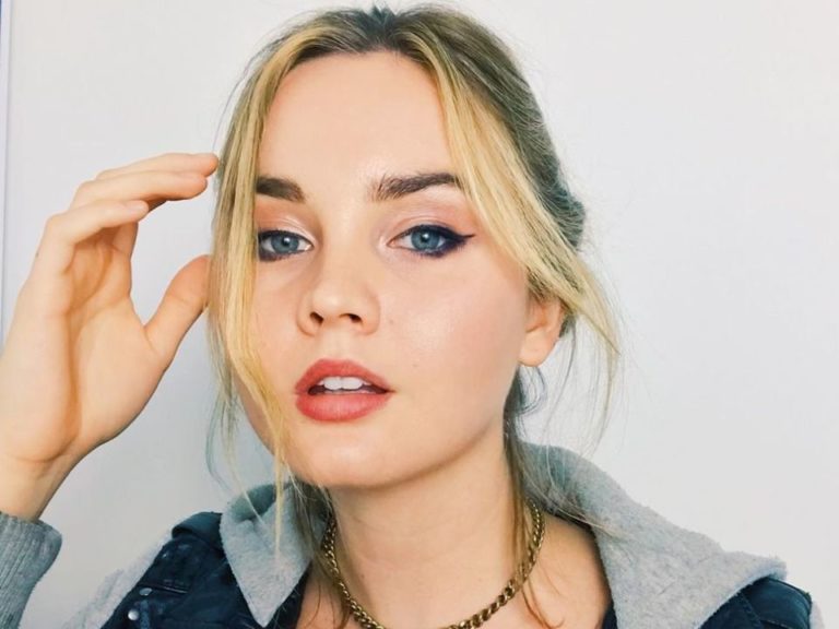 Liana Liberato Biography, Age, Height, Boyfriend, Net Worth - StarsWiki