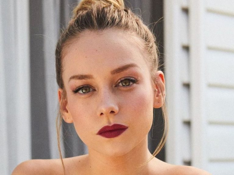 Ester Exposito Biography, Age, Height, Boyfriend, Net Worth - StarsWiki