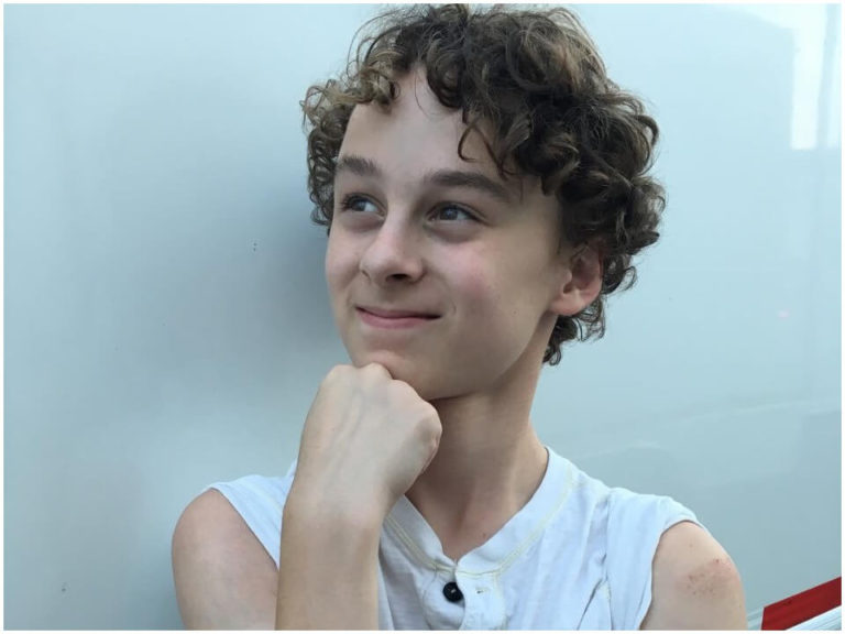 Wyatt Oleff Biography, Age, Height, Girlfriend, Net Worth - StarsWiki