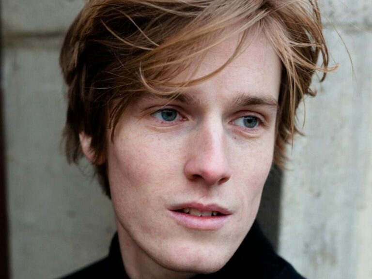 Louis Hofmann Biography, Age, Height, Girlfriend, Net Worth - StarsWiki